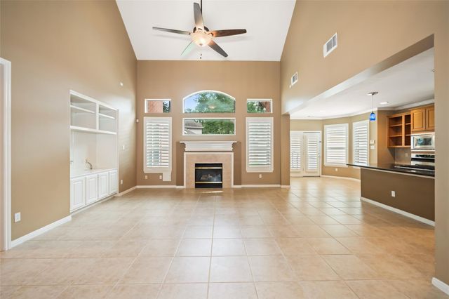 10 Dove Trace Circle, The Woodlands, TX 77382