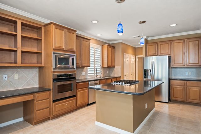 10 Dove Trace Circle, The Woodlands, TX 77382