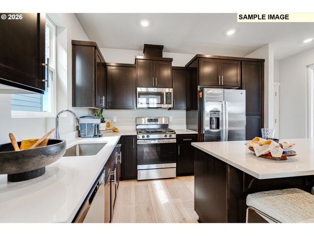 1083 LEGACY St, Eugene, OR 97402