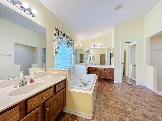 4822 SAWGRASS LAKE CIRCLE, Leesburg, FL 34748