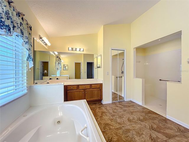 4822 SAWGRASS LAKE CIRCLE, Leesburg, FL 34748