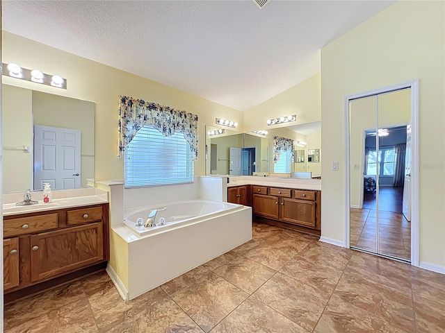 4822 SAWGRASS LAKE CIRCLE, Leesburg, FL 34748