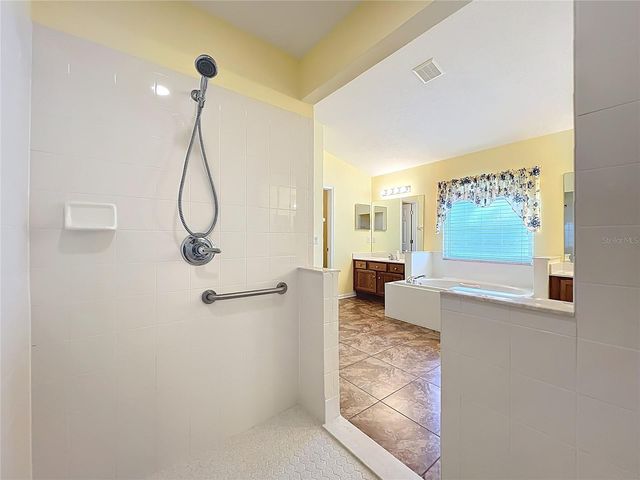 4822 SAWGRASS LAKE CIRCLE, Leesburg, FL 34748