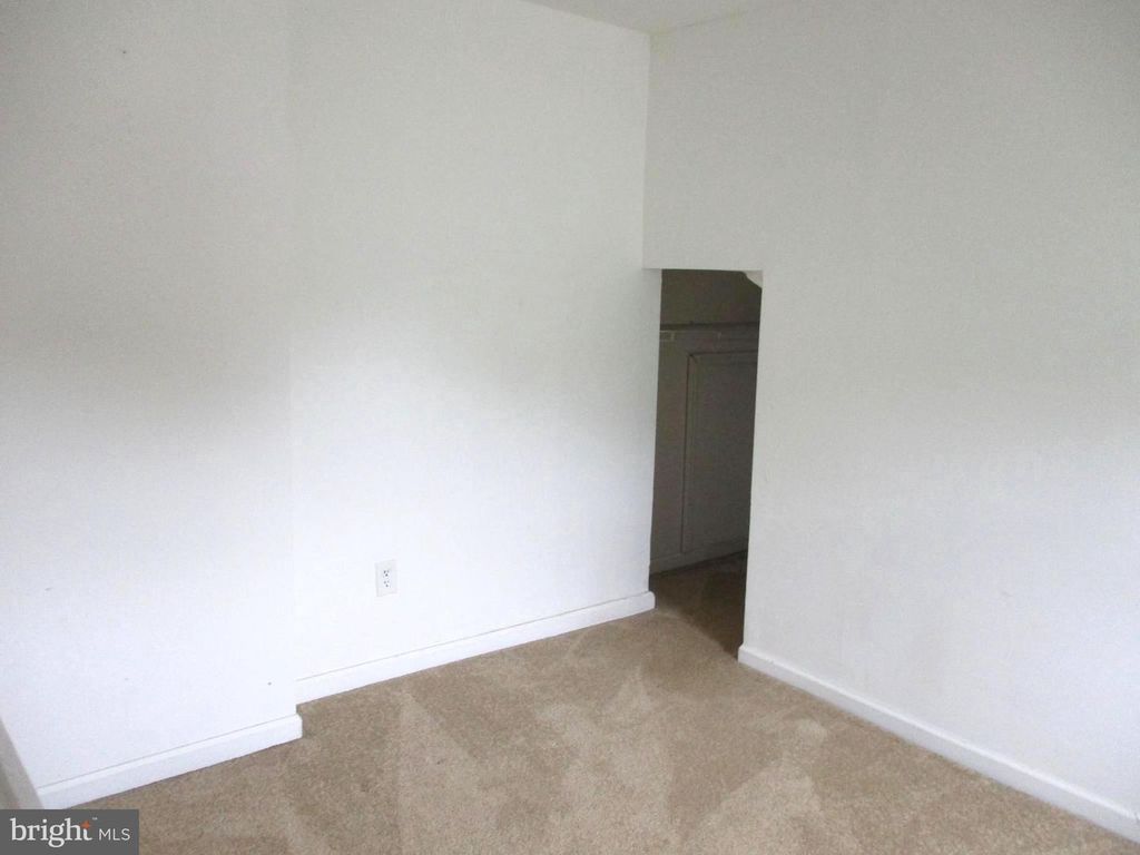 7 ERIC RD, Mullica Hill, NJ 08062
