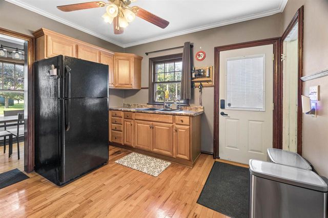 303 W FOREST AVENUE, Neenah, WI 54956