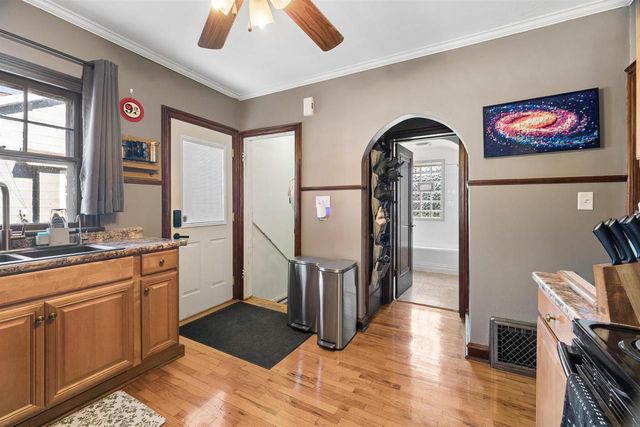 303 W FOREST AVENUE, Neenah, WI 54956