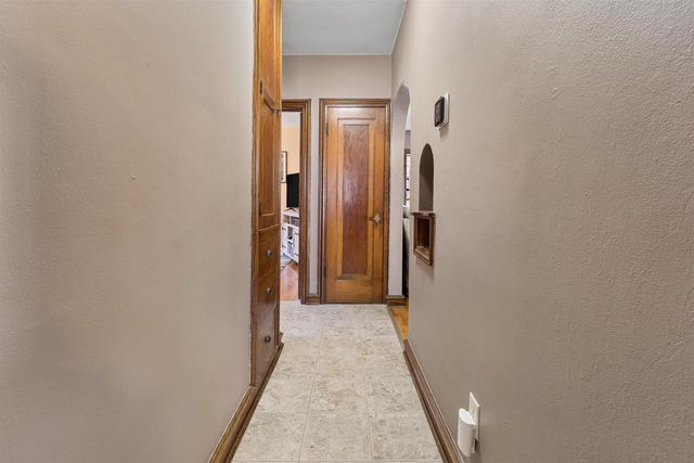 303 W FOREST AVENUE, Neenah, WI 54956