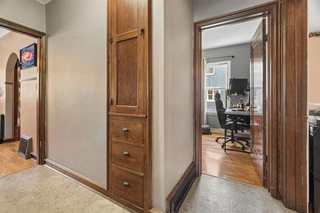 303 W FOREST AVENUE, Neenah, WI 54956