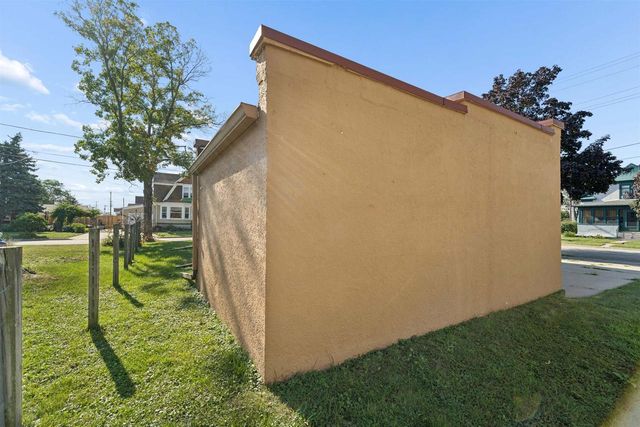 303 W FOREST AVENUE, Neenah, WI 54956