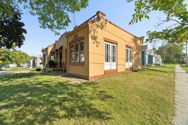 303 W FOREST AVENUE, Neenah, WI 54956