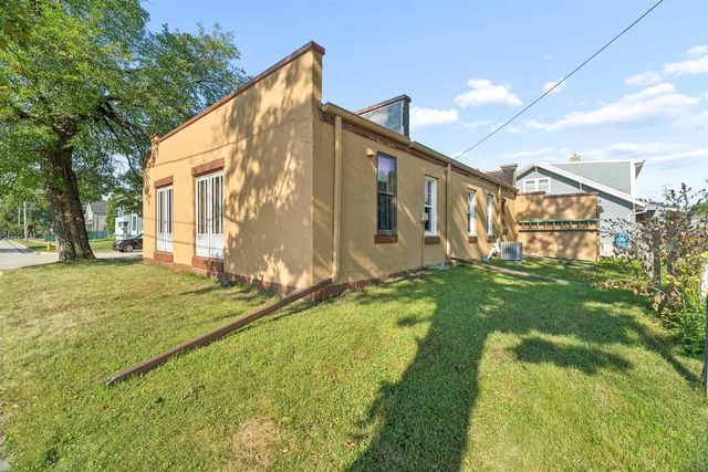 303 W FOREST AVENUE, Neenah, WI 54956