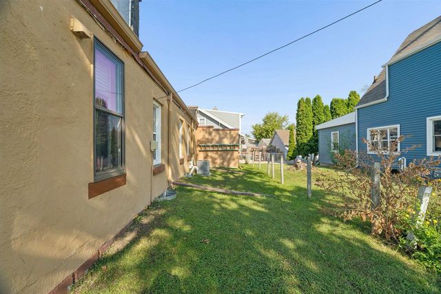 303 W FOREST AVENUE, Neenah, WI 54956