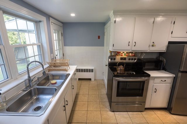 390 Plymouth St, Abington, MA 02351
