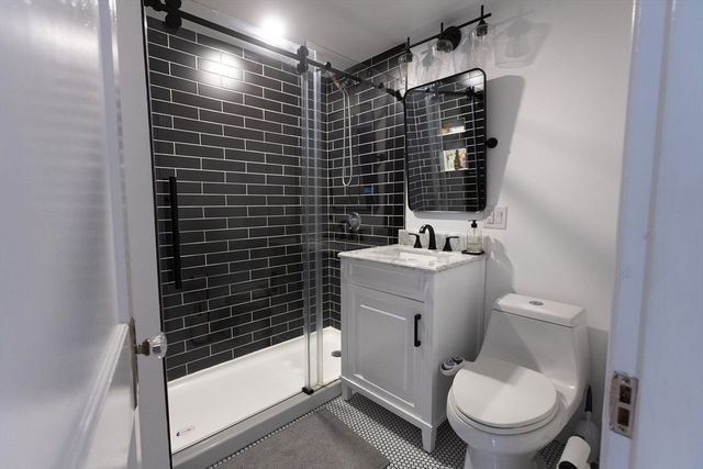 390 Plymouth St, Abington, MA 02351