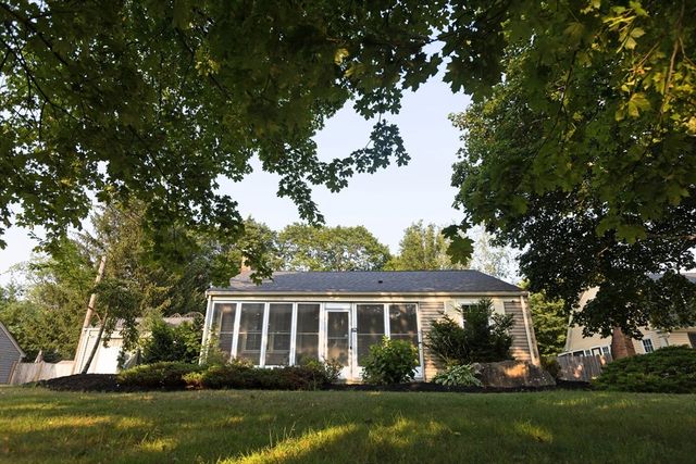 390 Plymouth St, Abington, MA 02351