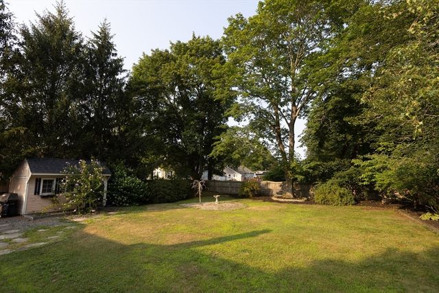 390 Plymouth St, Abington, MA 02351