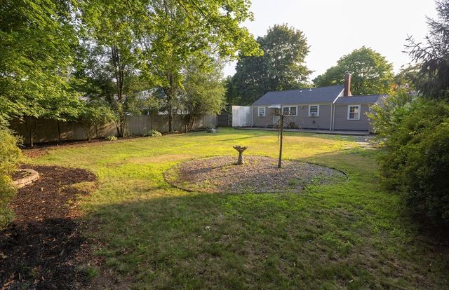 390 Plymouth St, Abington, MA 02351