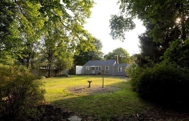 390 Plymouth St, Abington, MA 02351