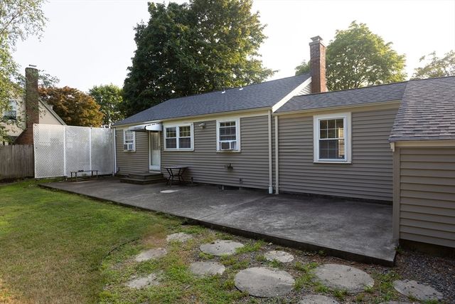 390 Plymouth St, Abington, MA 02351