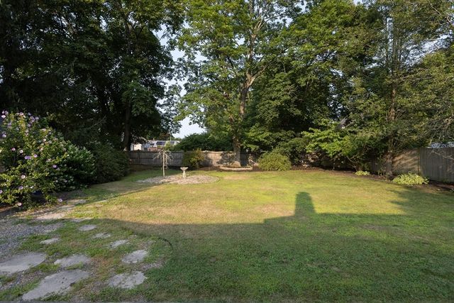 390 Plymouth St, Abington, MA 02351