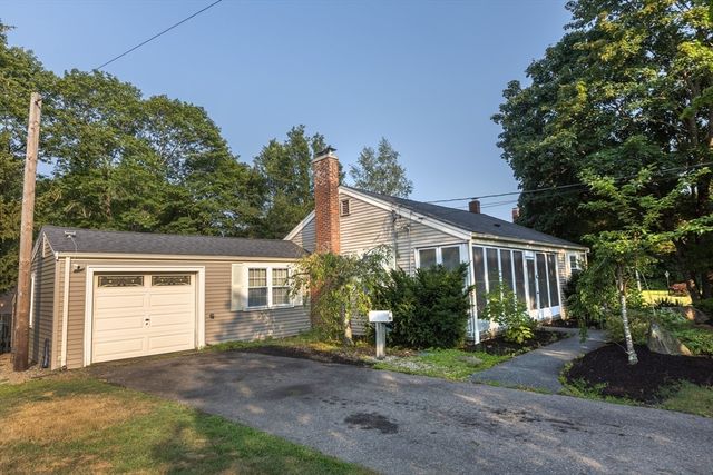 390 Plymouth St, Abington, MA 02351