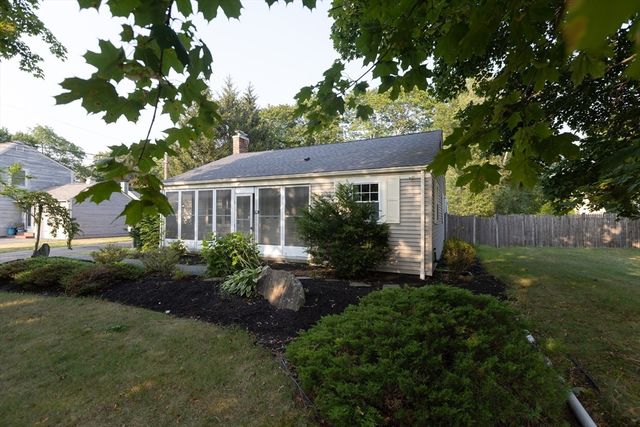 390 Plymouth St, Abington, MA 02351