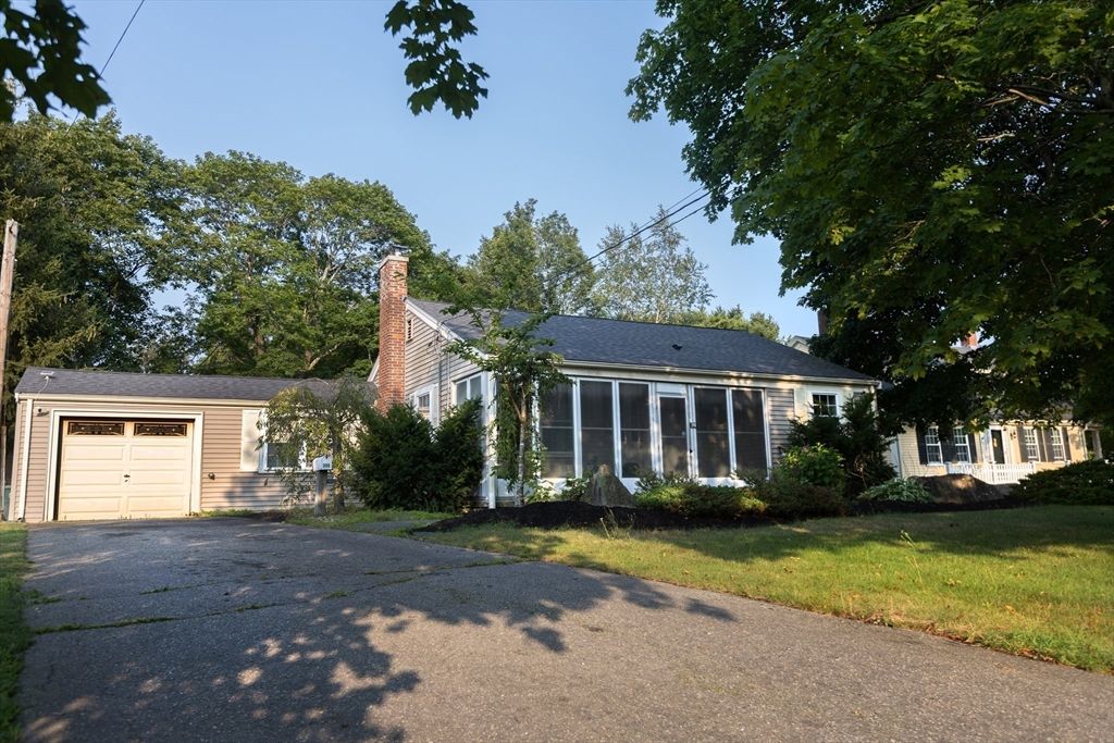 390 Plymouth St, Abington, MA 02351