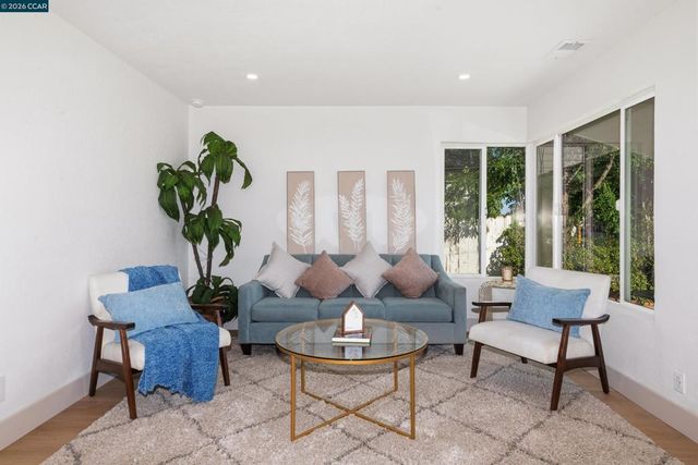 61 E 13th St, Antioch, CA 94509