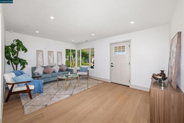 61 E 13th St, Antioch, CA 94509