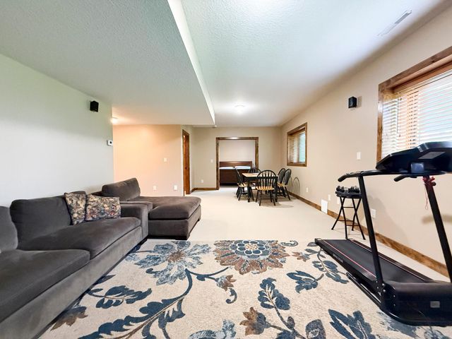 2915 Lake Vista Drive NW, Rochester, MN 55901
