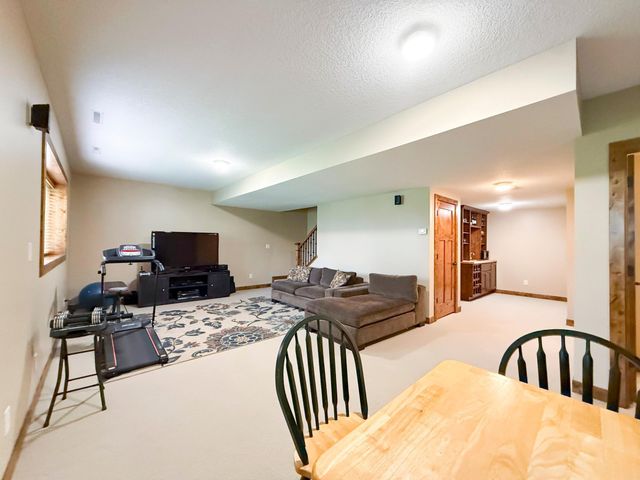2915 Lake Vista Drive NW, Rochester, MN 55901