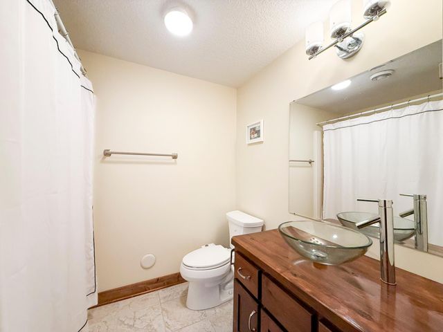 2915 Lake Vista Drive NW, Rochester, MN 55901