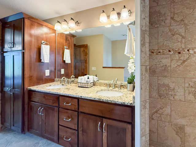 2915 Lake Vista Drive NW, Rochester, MN 55901