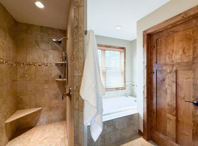 2915 Lake Vista Drive NW, Rochester, MN 55901