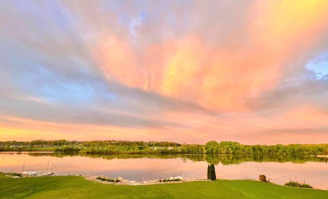 2915 Lake Vista Drive NW, Rochester, MN 55901