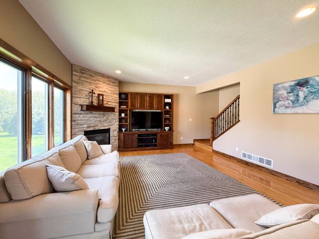 2915 Lake Vista Drive NW, Rochester, MN 55901