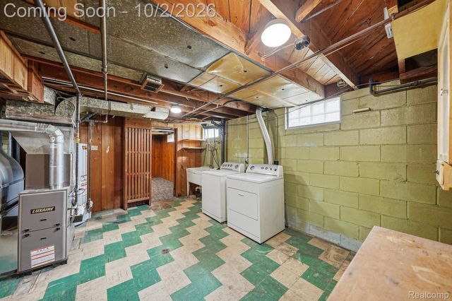 24480 Phlox Avenue, Eastpointe, MI 48021