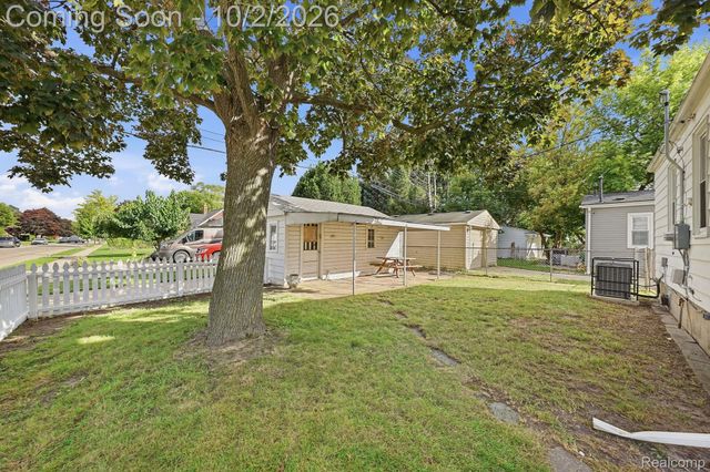 24480 Phlox Avenue, Eastpointe, MI 48021