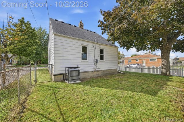 24480 Phlox Avenue, Eastpointe, MI 48021
