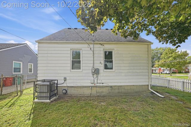 24480 Phlox Avenue, Eastpointe, MI 48021