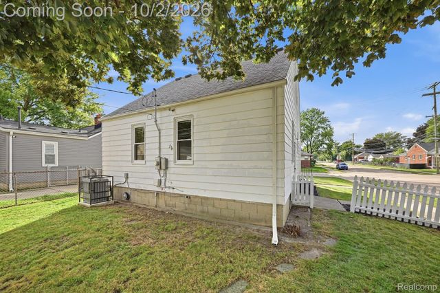 24480 Phlox Avenue, Eastpointe, MI 48021