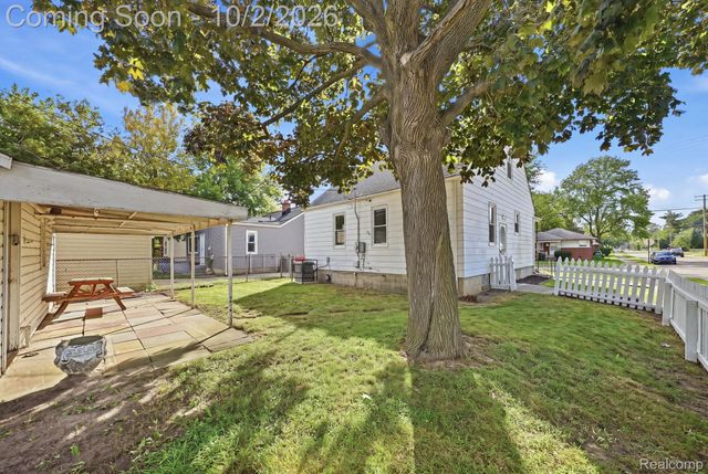 24480 Phlox Avenue, Eastpointe, MI 48021