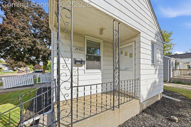24480 Phlox Avenue, Eastpointe, MI 48021