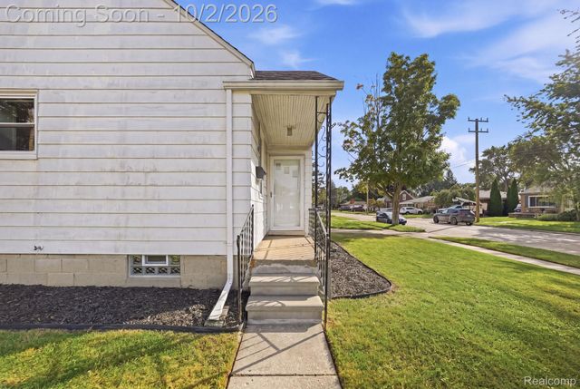 24480 Phlox Avenue, Eastpointe, MI 48021