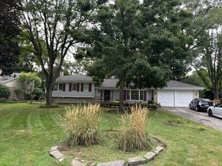 1116 Woodview Road, Burr Ridge, IL 60527