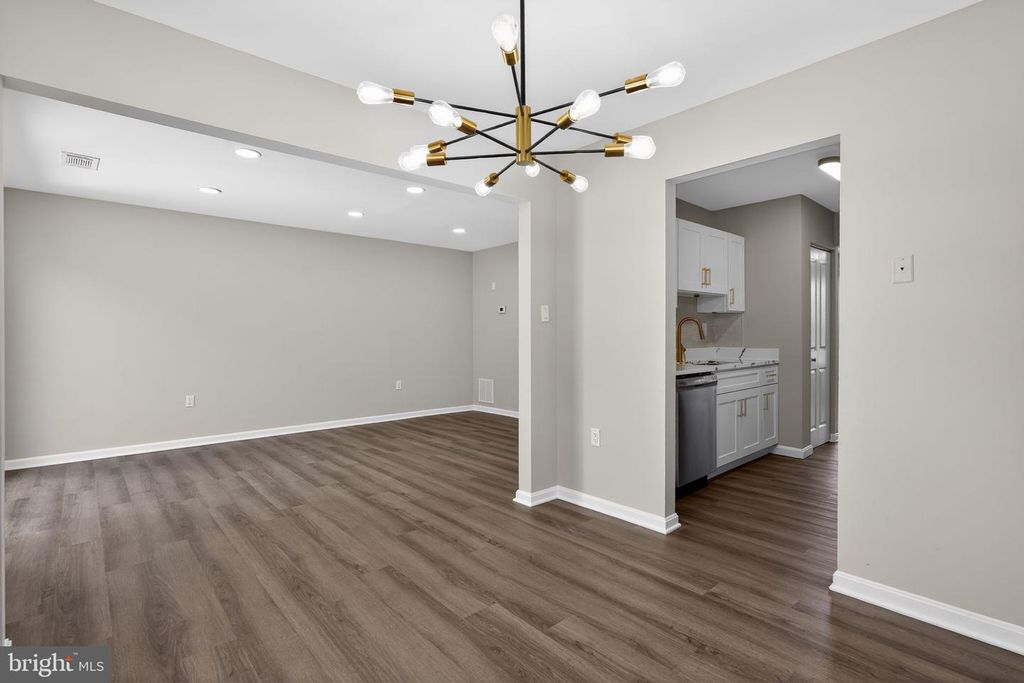 Image 12 of property listing at 7509 COURTNEY PL, Landover, MD 20785