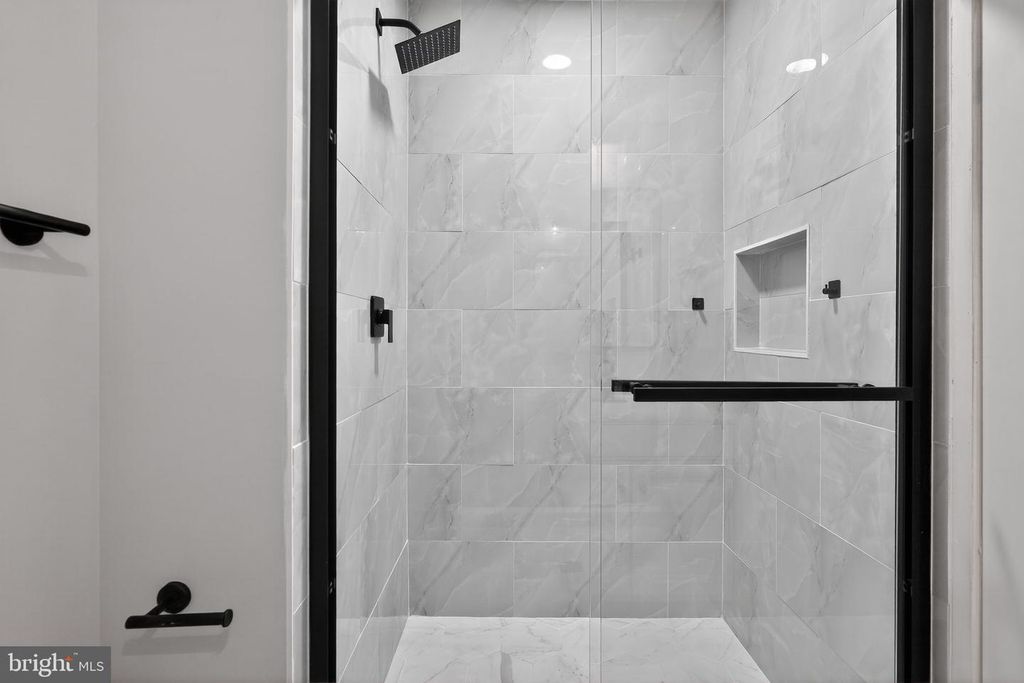 Image 21 of property listing at 7509 COURTNEY PL, Landover, MD 20785