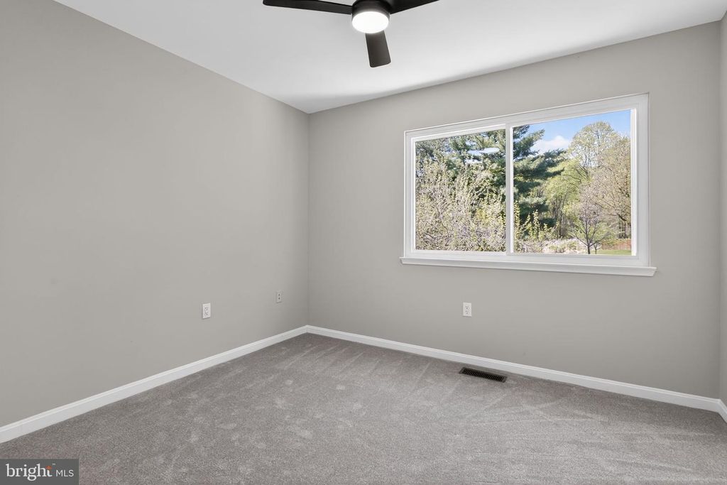 Image 24 of property listing at 7509 COURTNEY PL, Landover, MD 20785