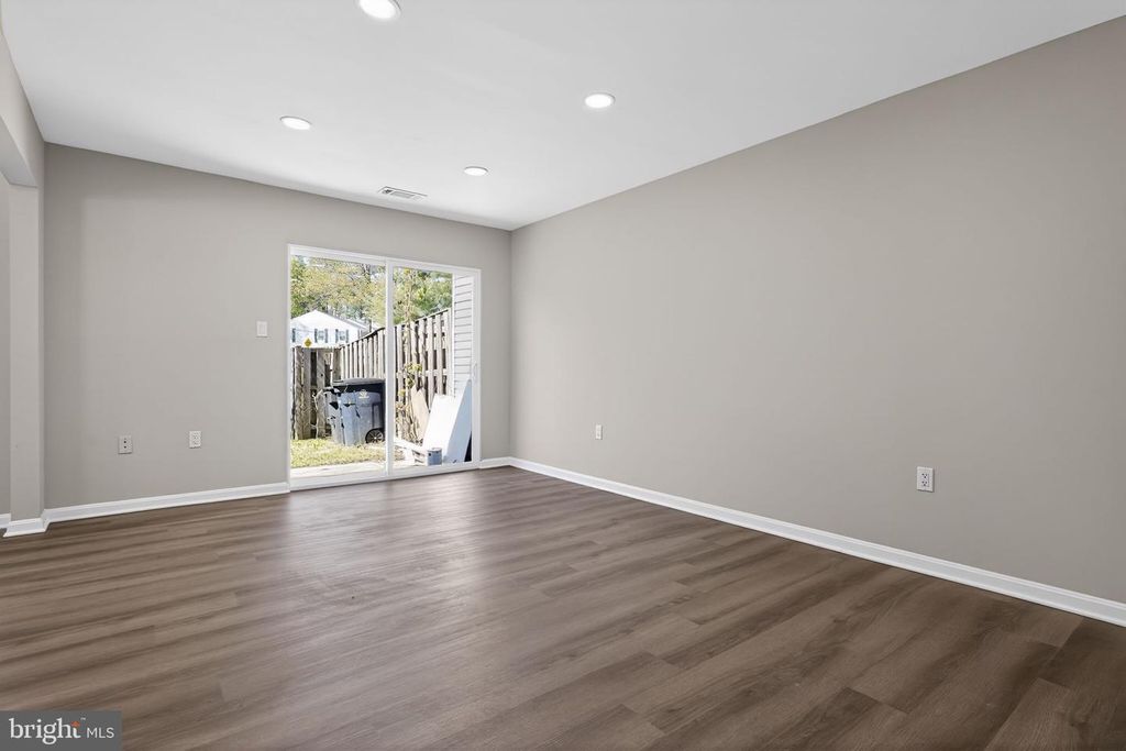 Image 6 of property listing at 7509 COURTNEY PL, Landover, MD 20785