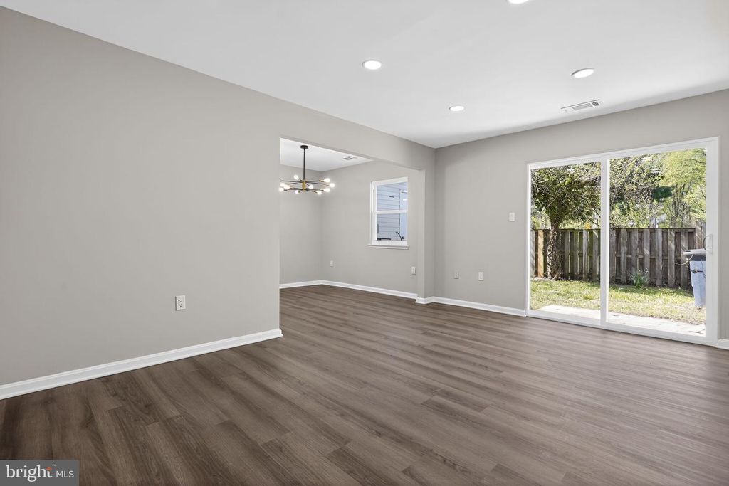 Image 7 of property listing at 7509 COURTNEY PL, Landover, MD 20785